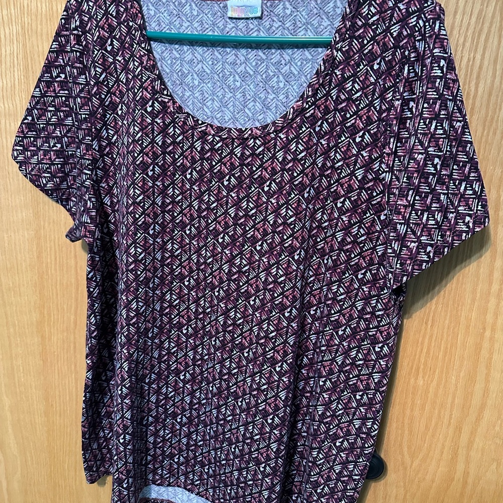 LuLaRoe Burgundy and White Geometric Short Sleeve Top